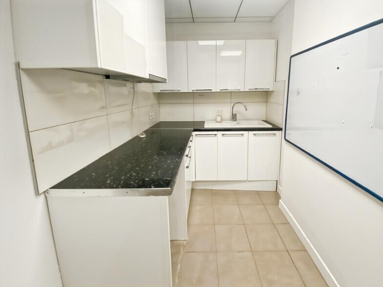 Office in Vincennes for sale - Building Photo - Image 3 of 5