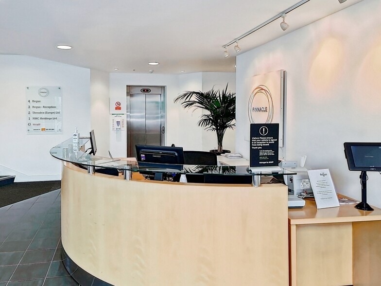 Station Way, Crawley to rent - Interior Photo - Image 2 of 10