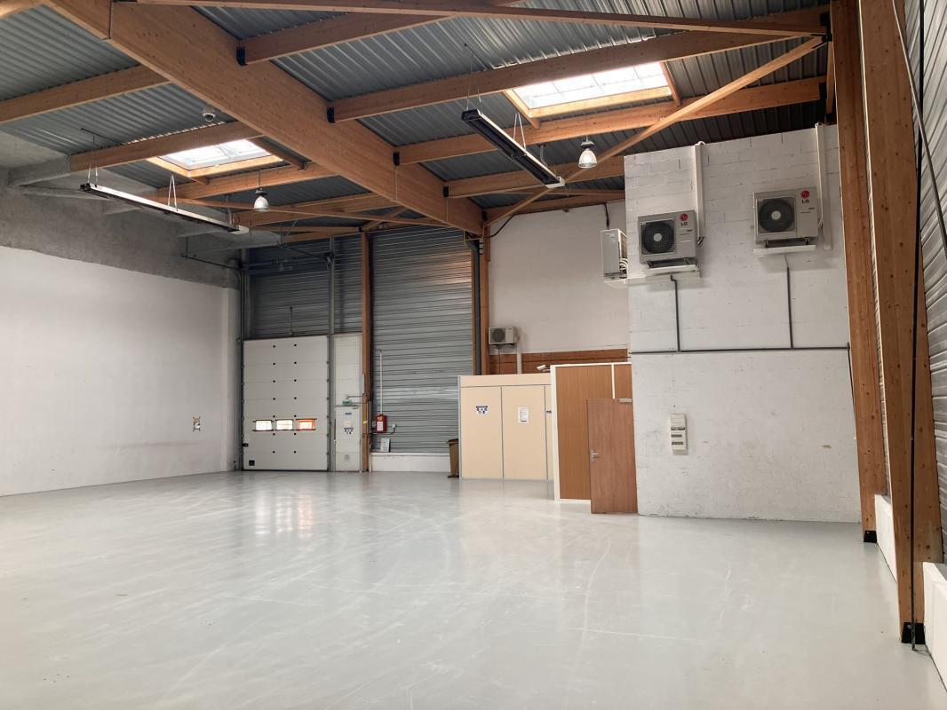 49 Bis Rue Du Commandant Rolland, Le Bourget to rent Interior Photo- Image 1 of 9