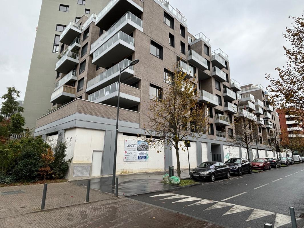 Retail in Asnières-sur-Seine to rent Building Photo- Image 1 of 6
