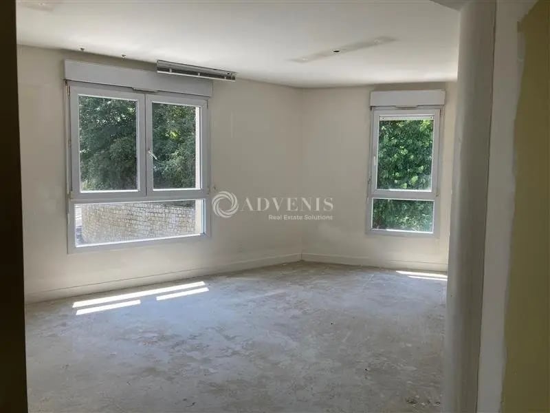 Location Bureaux 304 m² - Photo 1