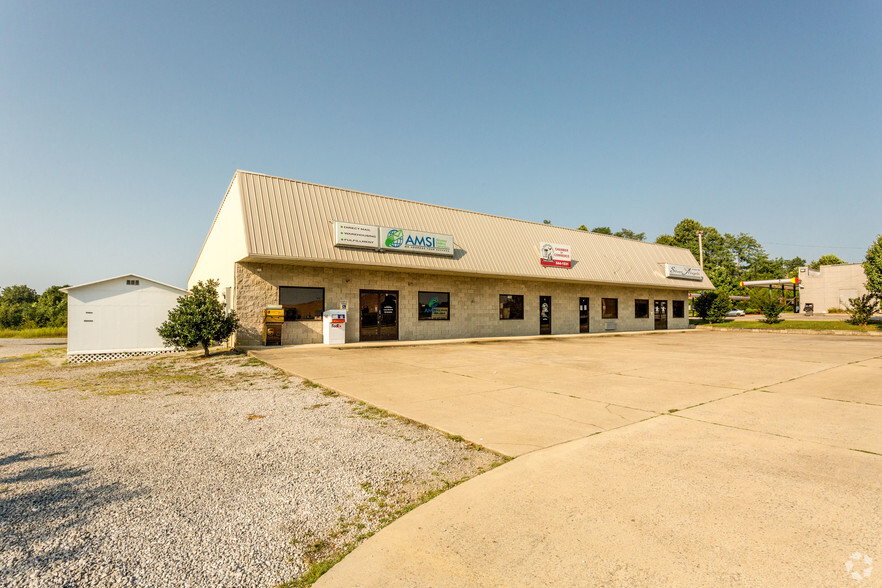 1104 New Highway 52 E, Westmoreland, TN for sale - Primary Photo - Image 1 of 1