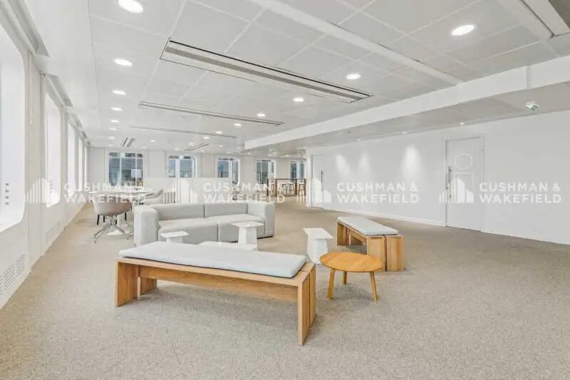 5 Place De La Pyramide, Puteaux to rent - Building Photo - Image 3 of 21