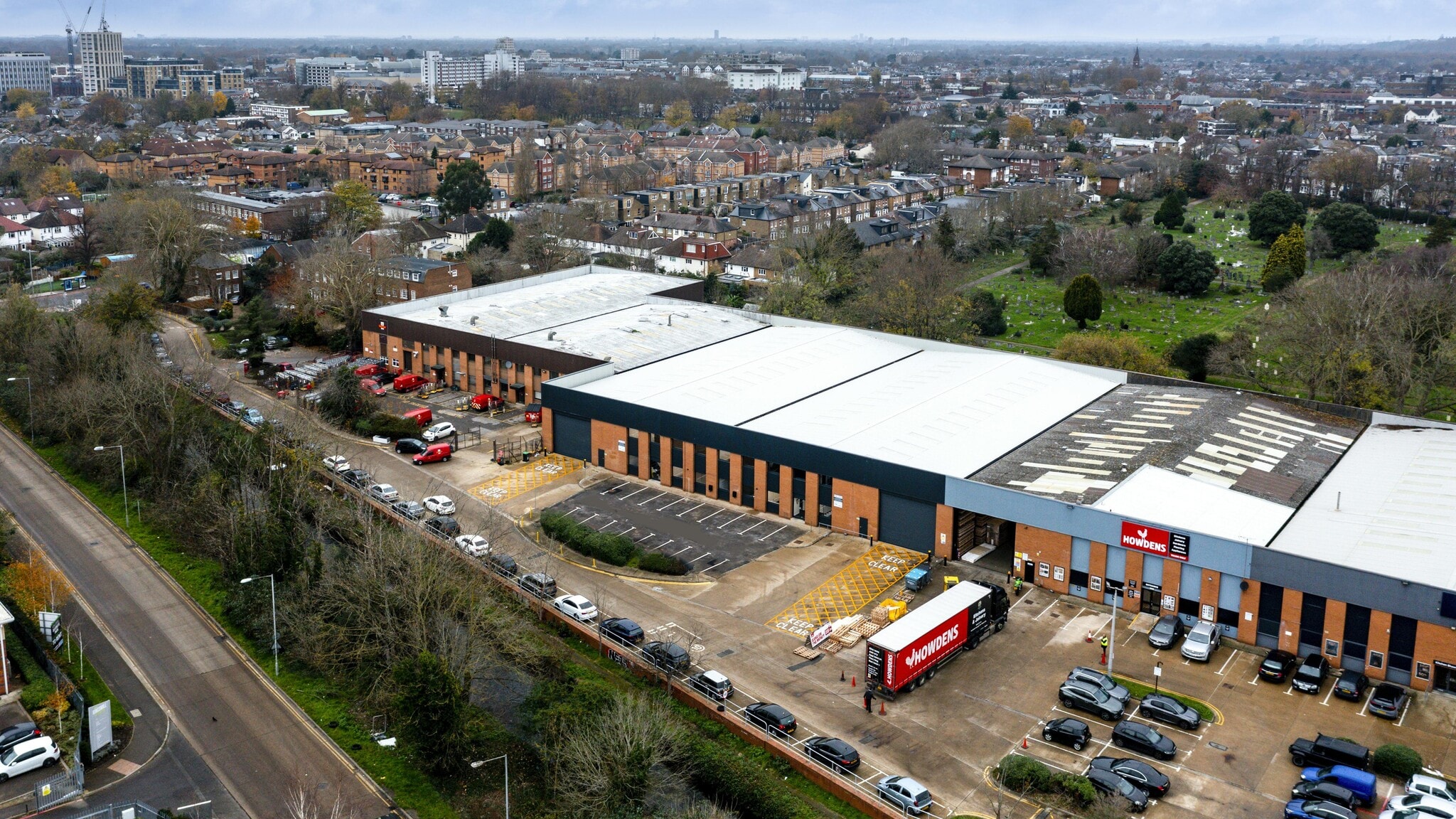 3-4 Fairfield Trade Park, Kingston Upon Thames to rent Primary Photo- Image 1 of 41