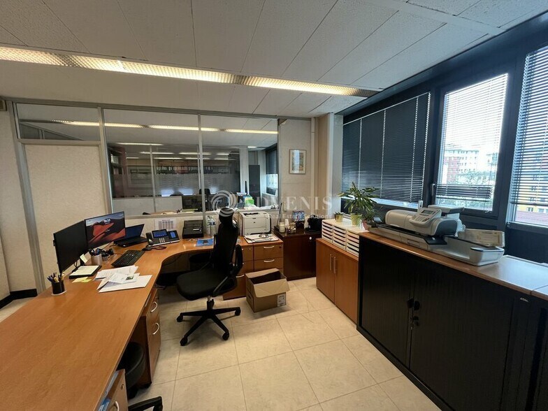 Office in Créteil to rent - Interior Photo - Image 2 of 7