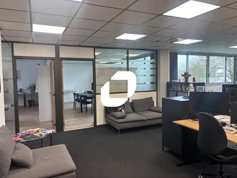 Office in Bordeaux to rent Interior Photo- Image 1 of 11