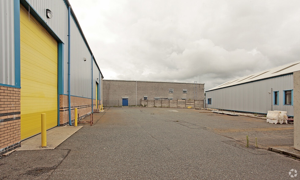 Walter Leigh Way, Leigh to rent - Building Photo - Image 2 of 6