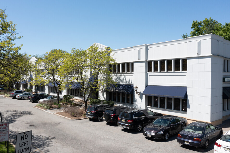 275 Forest Ave, Paramus, NJ for rent - Building Photo - Image 2 of 6