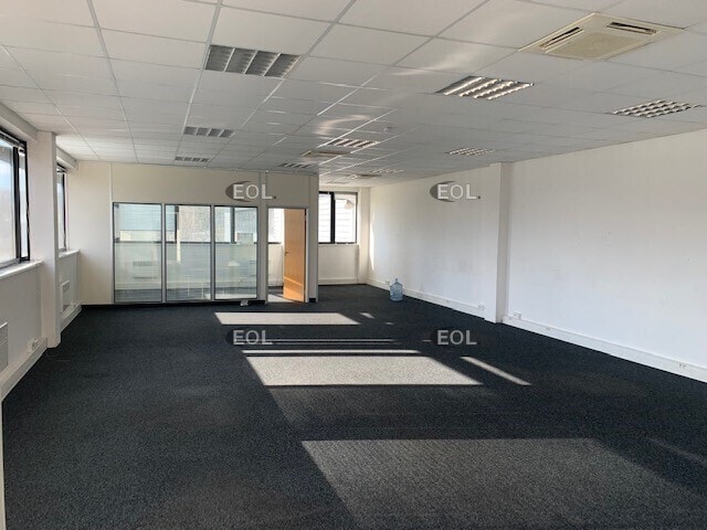 Light Industrial in Combs-la-Ville to rent - Interior Photo - Image 2 of 21