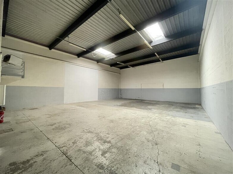 Light Industrial in Villepinte to rent - Building Photo - Image 2 of 9