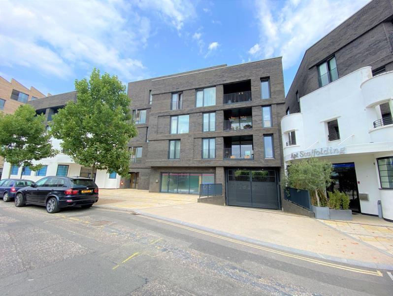 Commerce Rd, Brentford for sale Primary Photo- Image 1 of 1