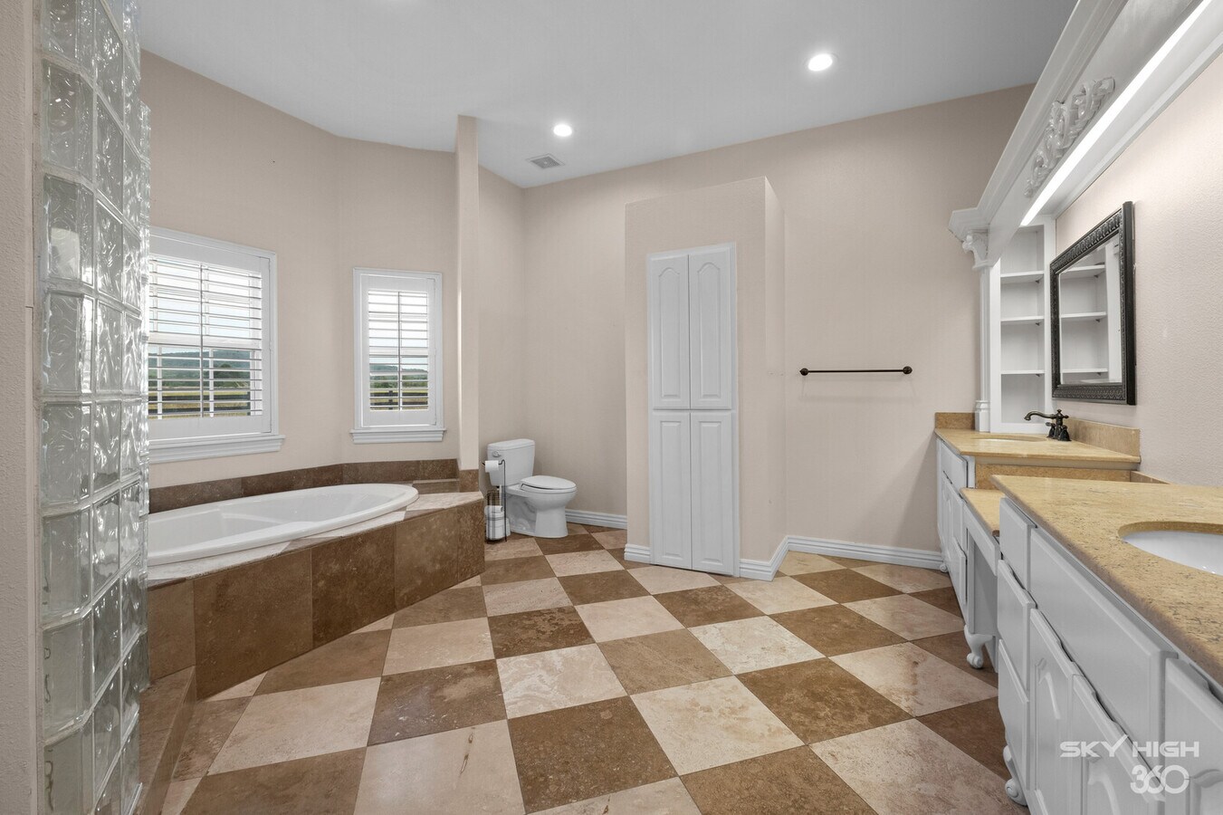 11815 Clyde Carnes Road, Farmington 72730 UK