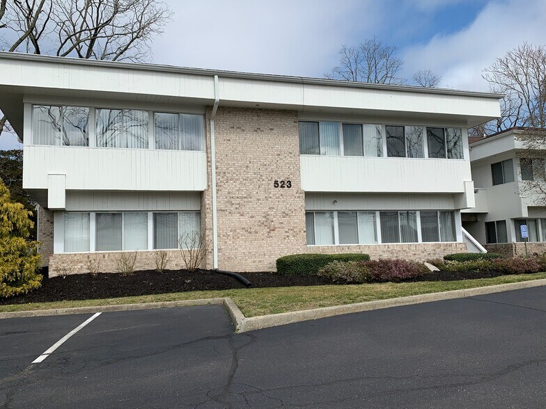 523 Townline Rd, Hauppauge 11788 UK