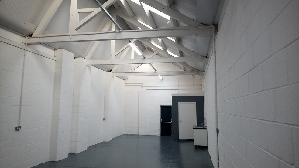 Clonmel Road Business Stirchley Birmingham Road, Birmingham to rent - Building Photo - Image 3 of 12