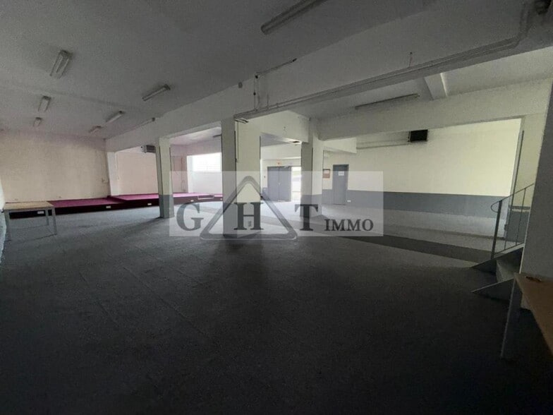 Industrial in Saint-Maur-des-Fossés for sale - Interior Photo - Image 2 of 9