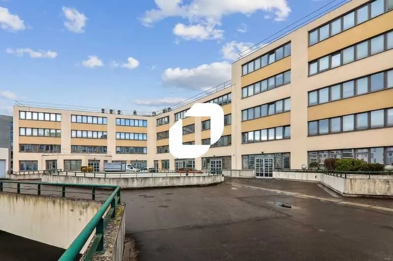 Location Bureaux 801 m² - Photo 1