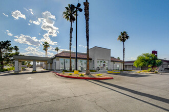 6985 W Sahara Ave, Las Vegas, NV for rent Building Photo- Image 1 of 5