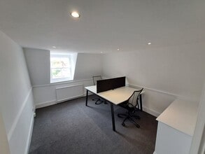 6 High St, Slough to rent Interior Photo- Image 1 of 6