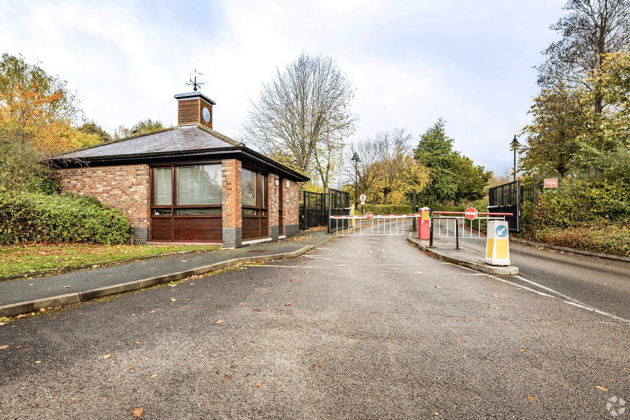 Greenalls Ave, Warrington to rent Building Photo- Image 1 of 17
