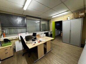 Office in Vaulx-en-Velin to rent Interior Photo- Image 1 of 1
