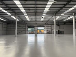 Olds Approach, Watford to rent Interior Photo- Image 2 of 5