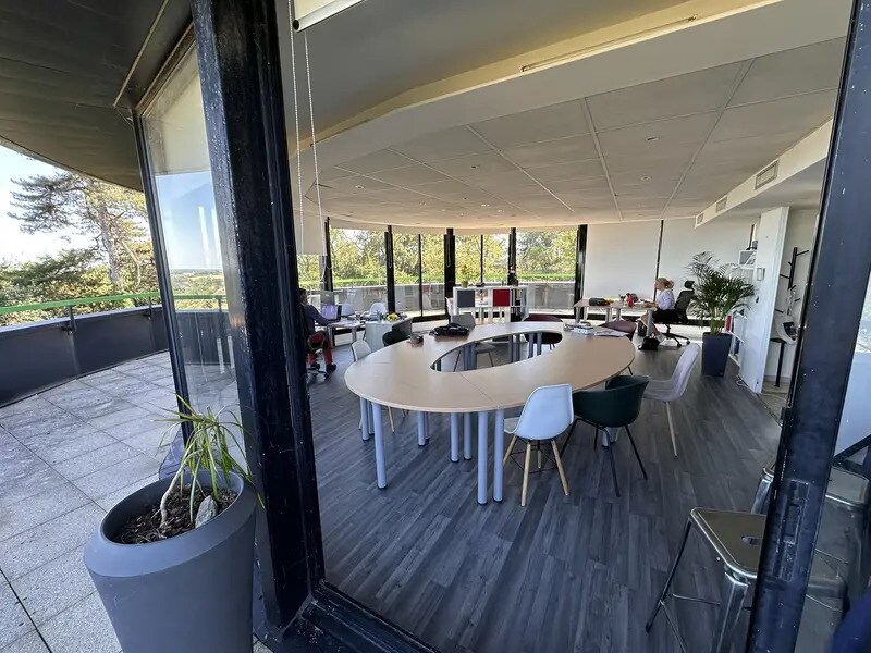 Location Bureaux 278 m² - Photo 1