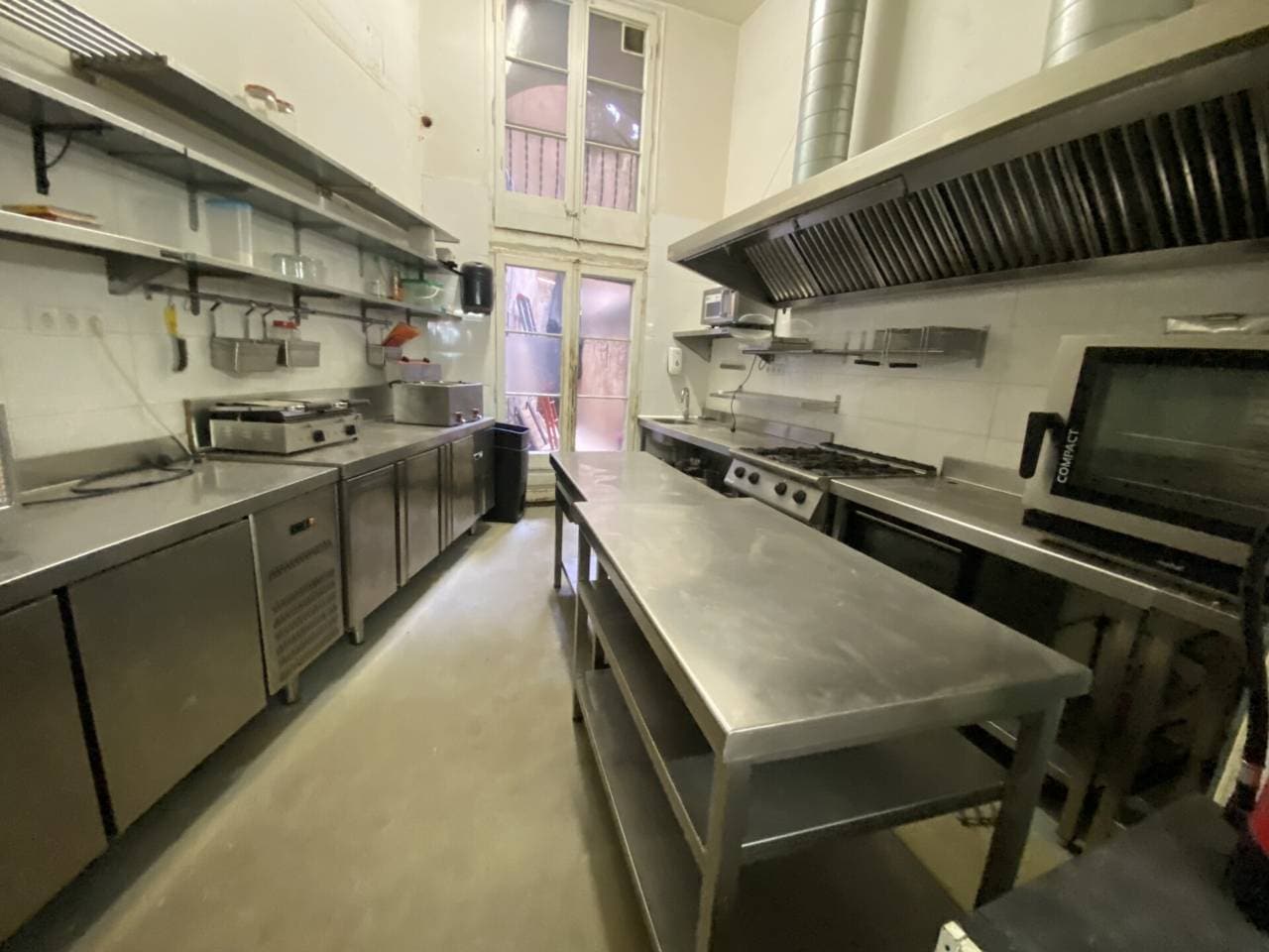Retail in Barcelona, Barcelona to rent Interior Photo- Image 1 of 4
