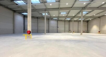 Office in Conflans-Sainte-Honorine to rent Interior Photo- Image 2 of 5