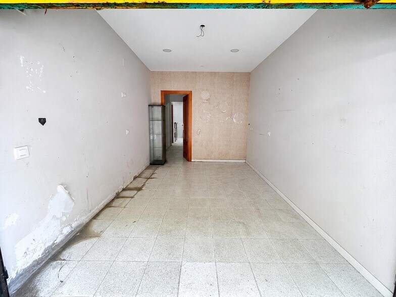 Retail in Santa Coloma de Gramenet, Barcelona to rent - Building Photo - Image 2 of 3