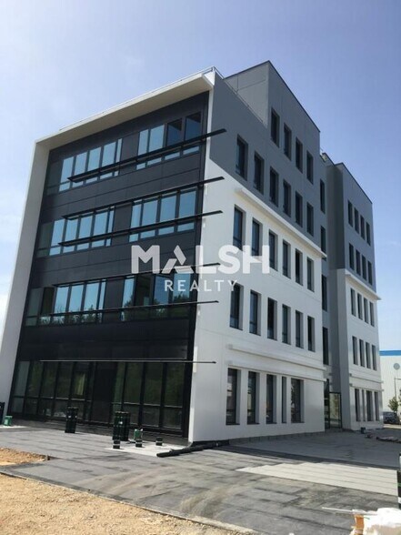 Office in Saint-Priest to rent - Building Photo - Image 3 of 13