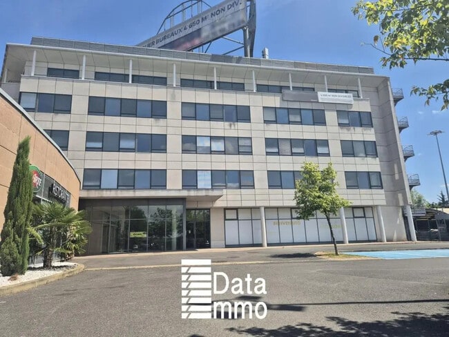 Location Bureaux 1 538 m² à 4 644 m²