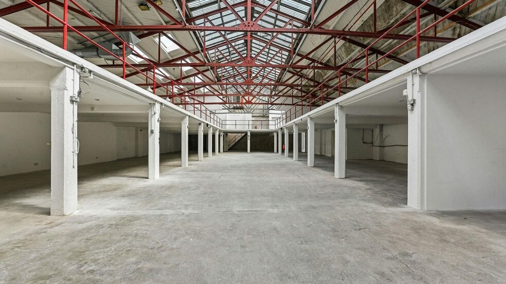 66 Buttesland St, London to rent - Interior Photo - Image 3 of 10