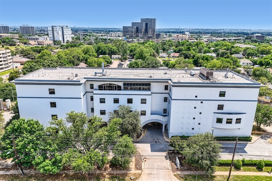 1950 Record Crossing Rd, Dallas, TX for sale - Building Photo - Image 1 of 1