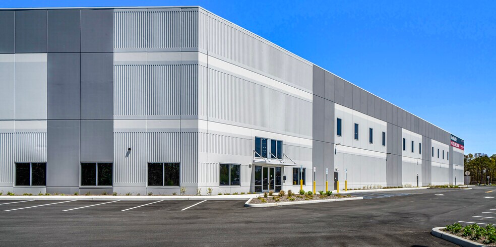 4865 Veterans Memorial Hwy, Holbrook, NY to rent - Building Photo - Image 2 of 8