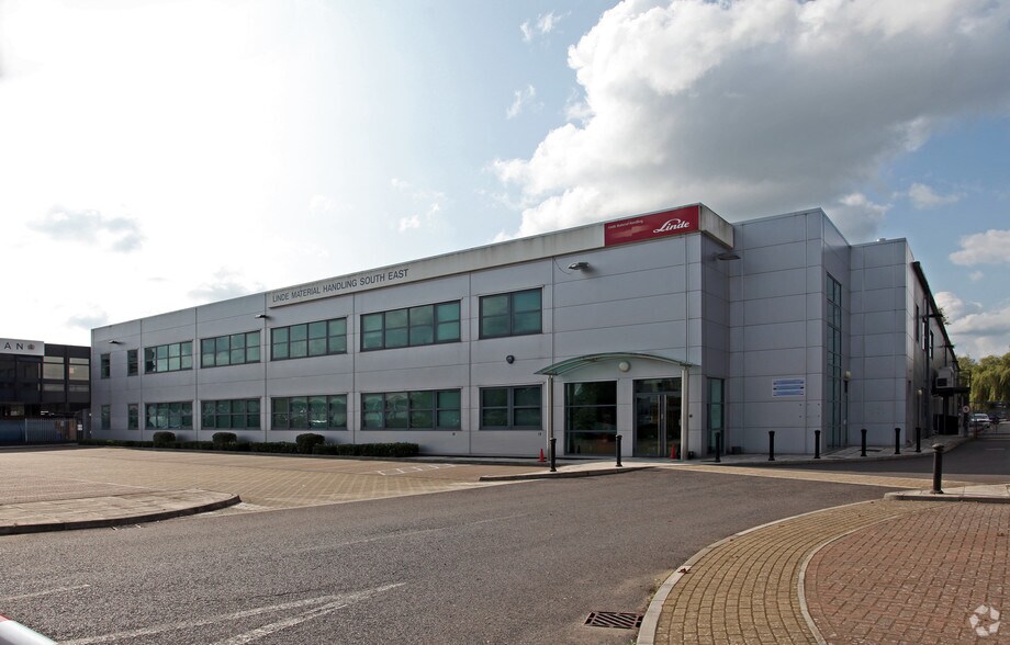 Glebeland Rd, Camberley for sale - Primary Photo - Image 1 of 1