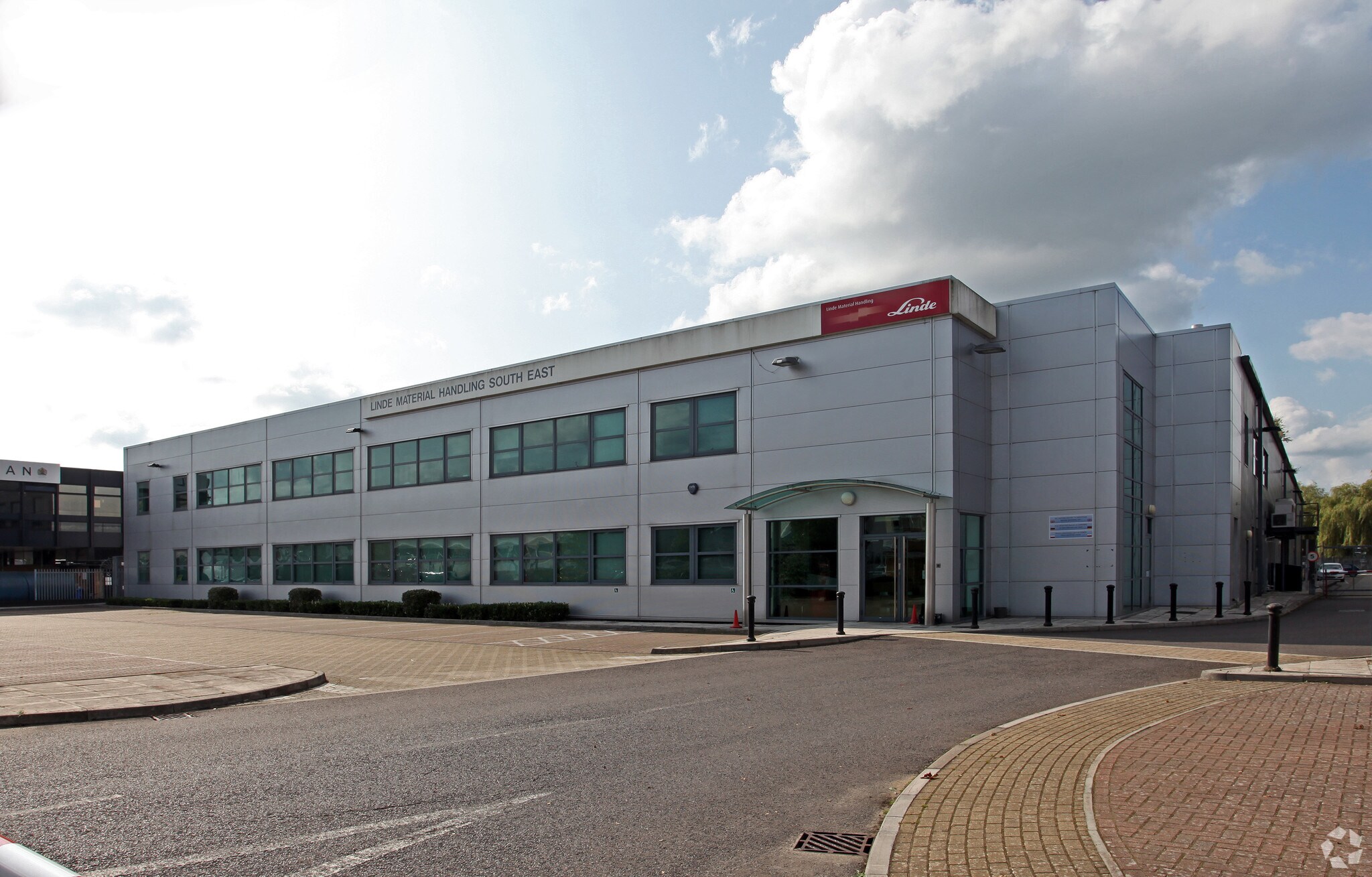 Glebeland Rd, Camberley for sale Primary Photo- Image 1 of 1