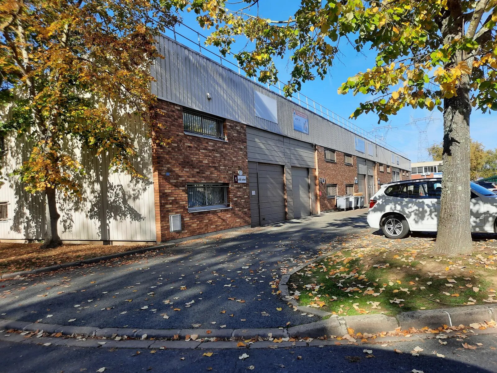 Light Industrial in Lisses to rent Building Photo- Image 1 of 6