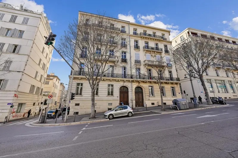 Office in Marseille to rent - Building Photo - Image 2 of 11