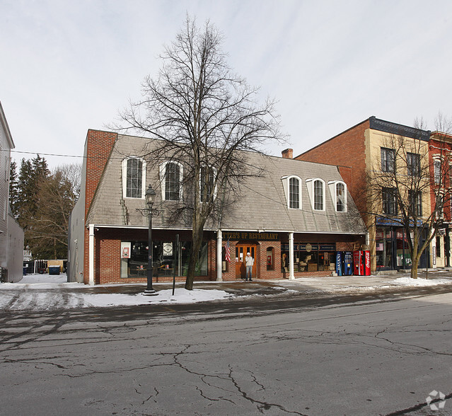 122-124 Main St, Cooperstown, NY for rent - Primary Photo - Image 1 of 3