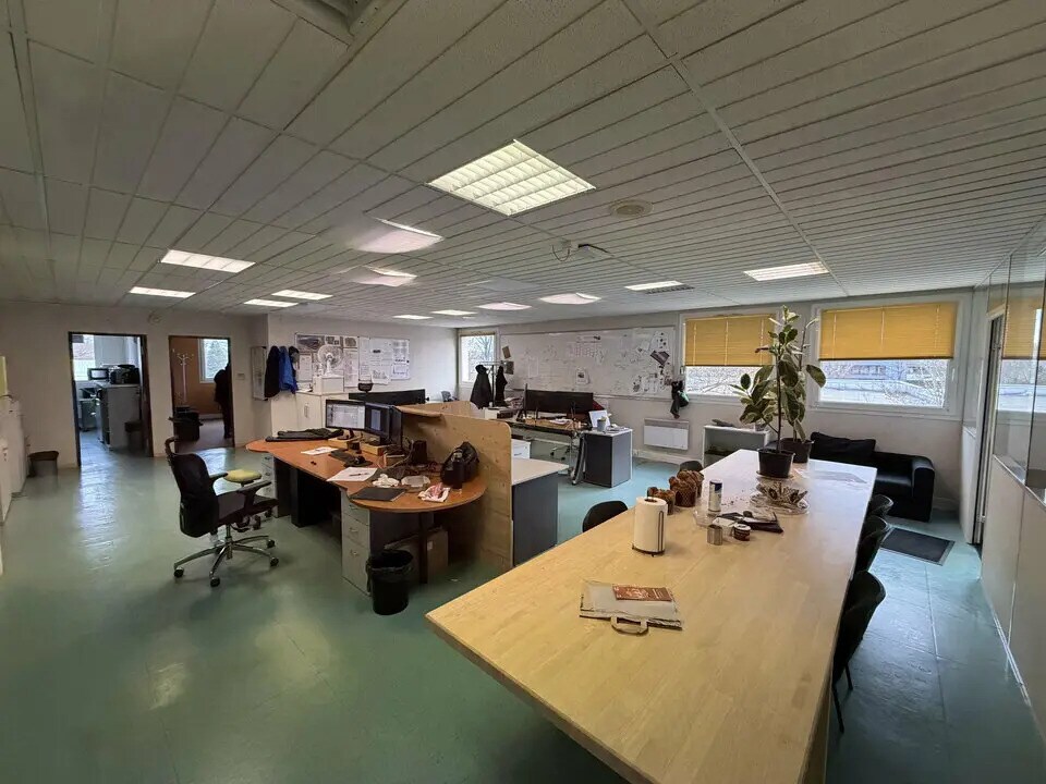 Location Bureaux 192 m² - Photo 1