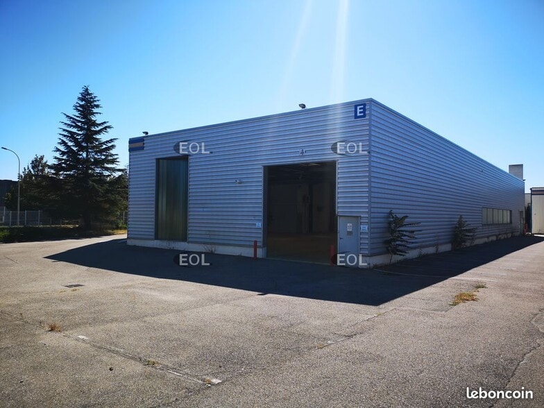 Industrial in Chaponnay to rent - Building Photo - Image 1 of 14