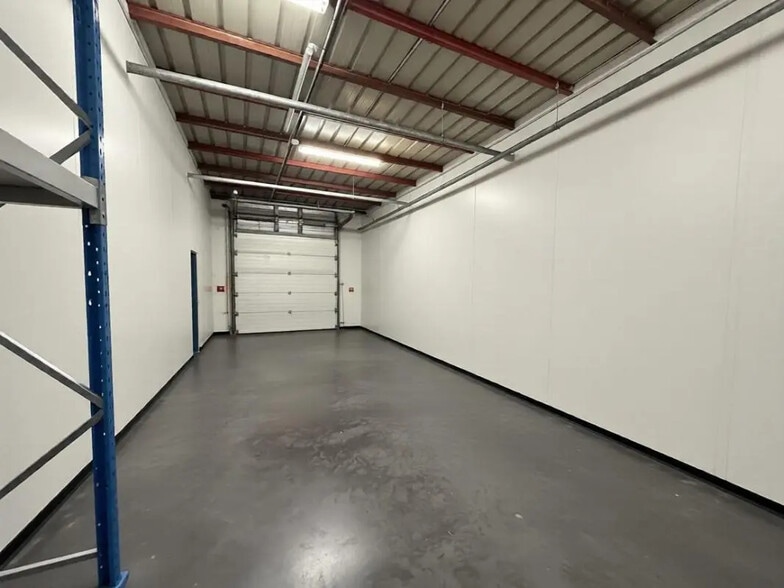 Retail in Bègles to rent - Interior Photo - Image 3 of 8