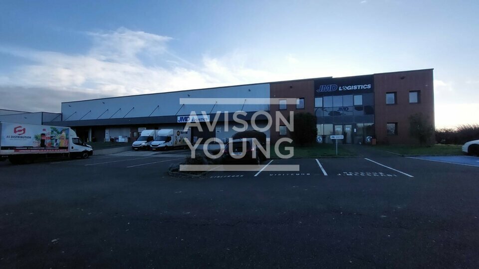 Light Industrial in Louvres to rent Building Photo- Image 1 of 5