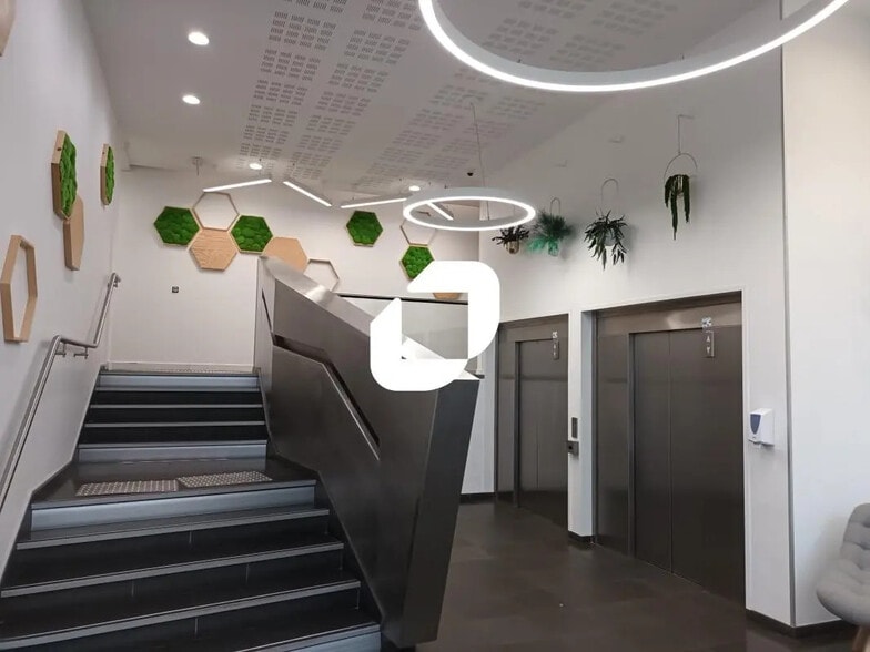 323 Avenue Du Président Hoover, Lille to rent - Building Photo - Image 2 of 9