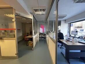 Office in Versailles to rent Interior Photo- Image 2 of 3