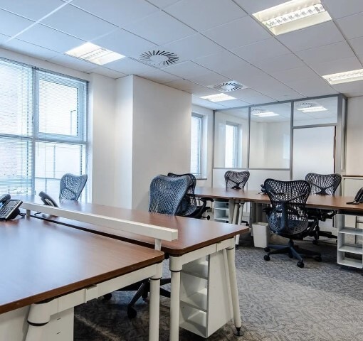 16 Pepper St, London to rent Interior Photo- Image 1 of 11