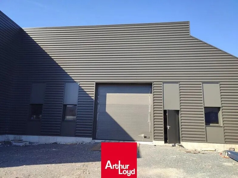 Light Industrial in Villefranche-sur-Saône to rent - Building Photo - Image 1 of 4