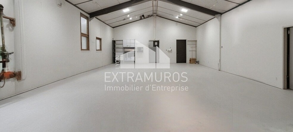Light Industrial in Villefranche-sur-Saône for sale - Interior Photo - Image 1 of 11