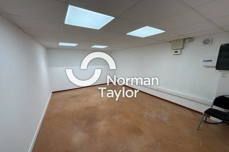 Light Industrial in Montpellier to rent - Interior Photo - Image 2 of 6