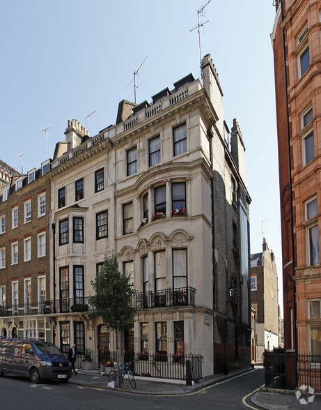 44 Harley St, London to rent - Primary Photo - Image 1 of 3